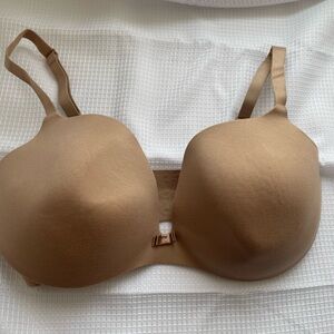 Victoria’s Secret 
lined Demi bra 
nude
